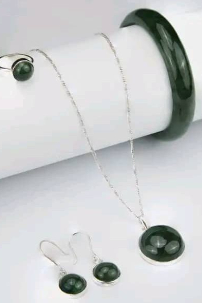 Classic Round Nephrite Pendant Necklace